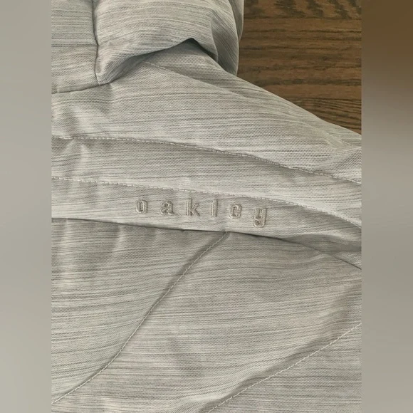 New Vintage Oakley Ski Jacket! Only worn maybe 3 times. - Picture 13 of 14